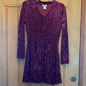 Elegant Long Sleeve Velvet Dress in Burgundy ready for Valentine’s Day 🩷